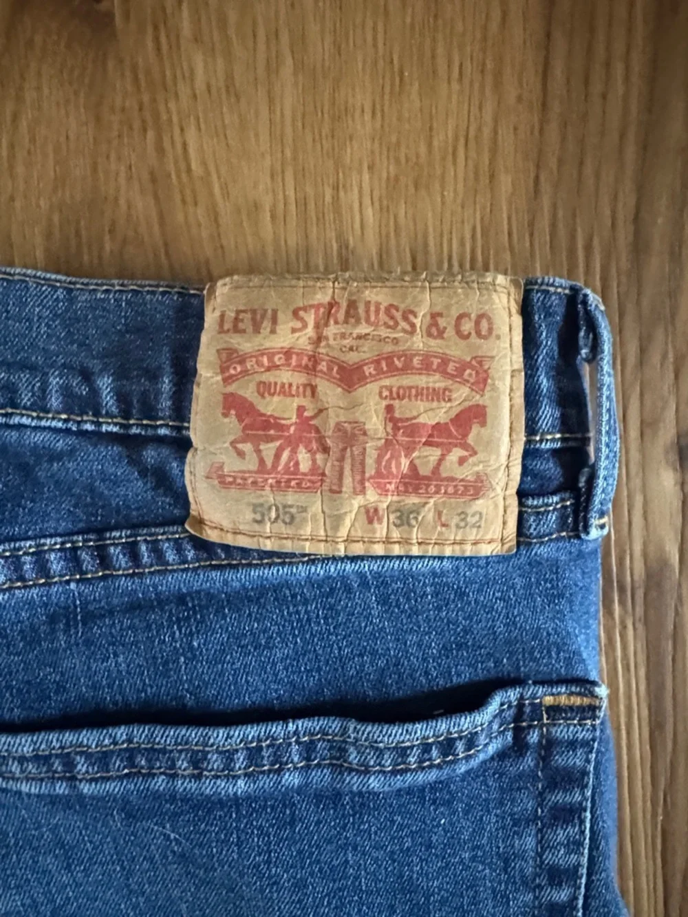Levi's 505 Men's Straight Jeans in Classic Blue Wash 36x32